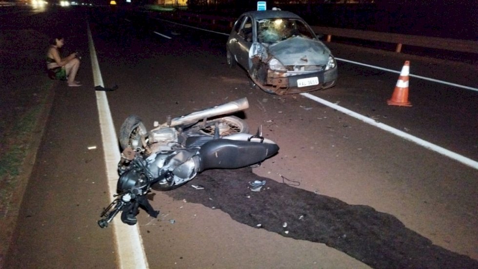 Motociclista fica em estado gravíssimo ao ser atropelado por motorista embriagada.