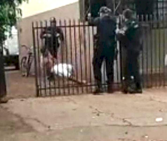 Homem tenta matar mulher e leva tiro de arma de choque