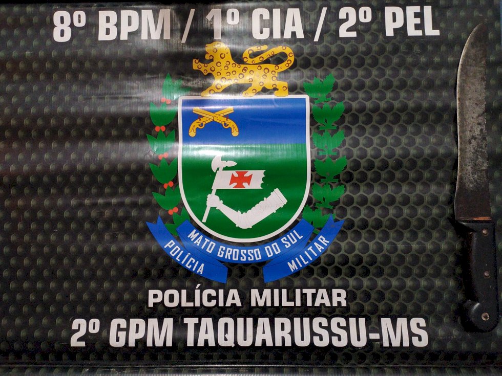 Polícia Militar conduz homem para a delegacia por porte de arma branca e ameaça em Taquarussu
