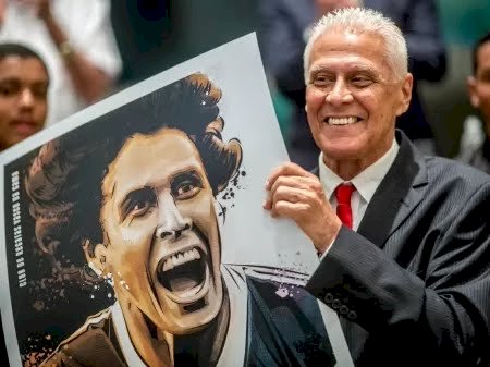 Roberto Dinamite, maior ídolo do Vasco, morre aos 68 anos.