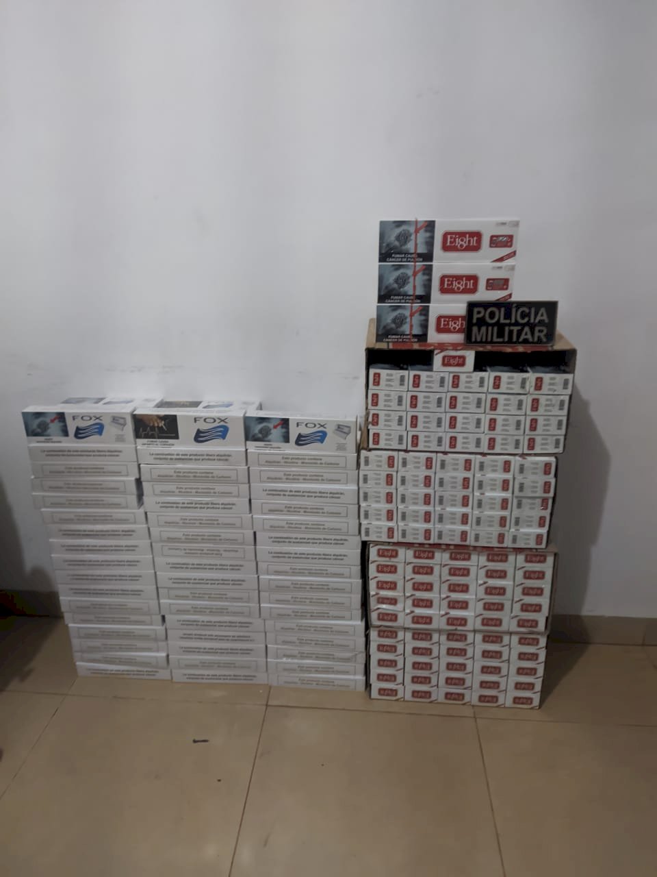 Angélica  - Polícia Militar apreende veículo carregado com de cigarros contrabandeados do Paraguai.