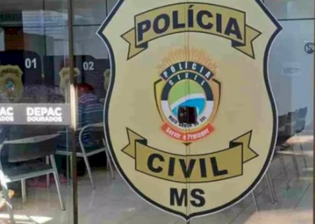 Trabalhador desaba de telhado de frigorífico e morre no hospital.