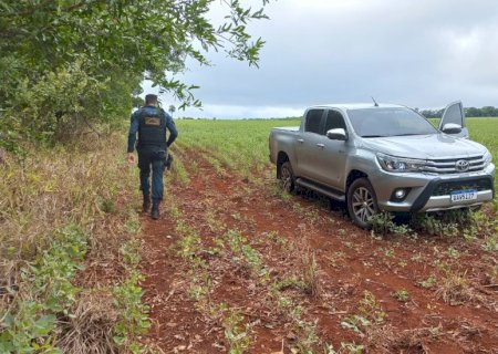 Homem tenta fugir com camionete furtada e morre após troca de tiros com a polícia em Dourados  .