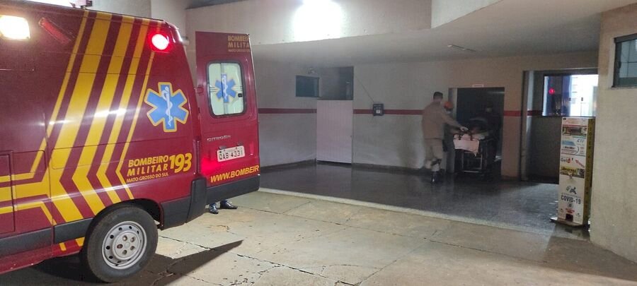 Jovem é agredido a golpes de facão no rosto, costelas e costas