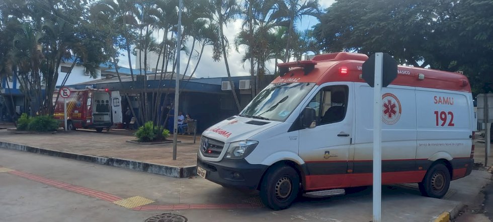 Mulher morre no HV após ser atropelada por caminhão em Dourados.