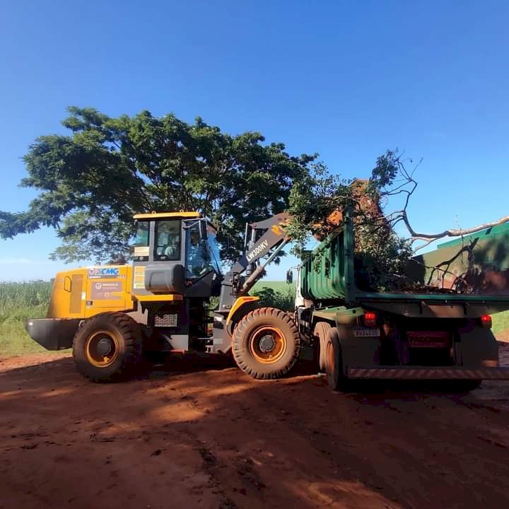 Angélica - Prefeitura municipal vem realizando manutenção das estradas vicinais, e limpeza da cidade e do distrito Ipezal.