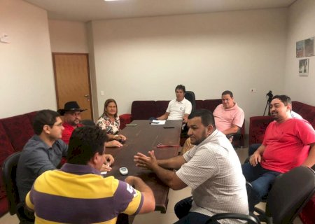 Prefeito Edinho Cassuci se reúne com vereadores para apresentar projeto de obras