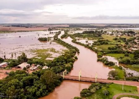 Cheia do Rio Dourados deixa Ilha do Sol debaixo d’água em Fátima do Sul .