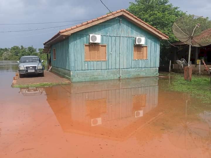 Rio Ivinhema volta subir, enchente preocupa donos de ranchos e ribeirinhos.