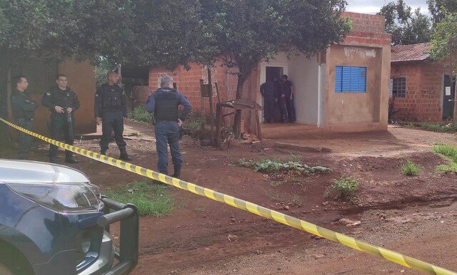 Homem é morto por policial militar durante ocorrência em distrito.