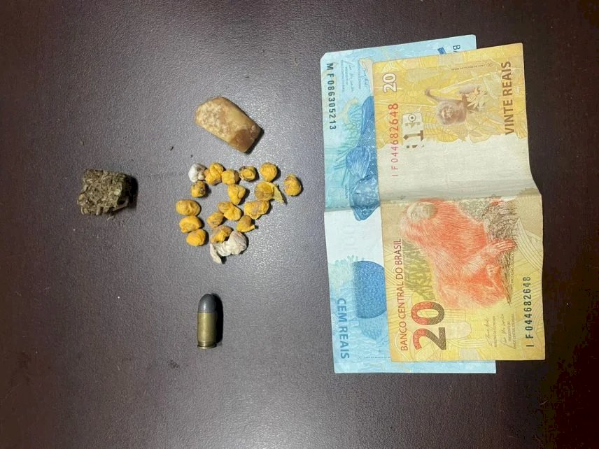 Novo Horizonte do Sul - PM prende duas pessoas por tráfico de drogas.