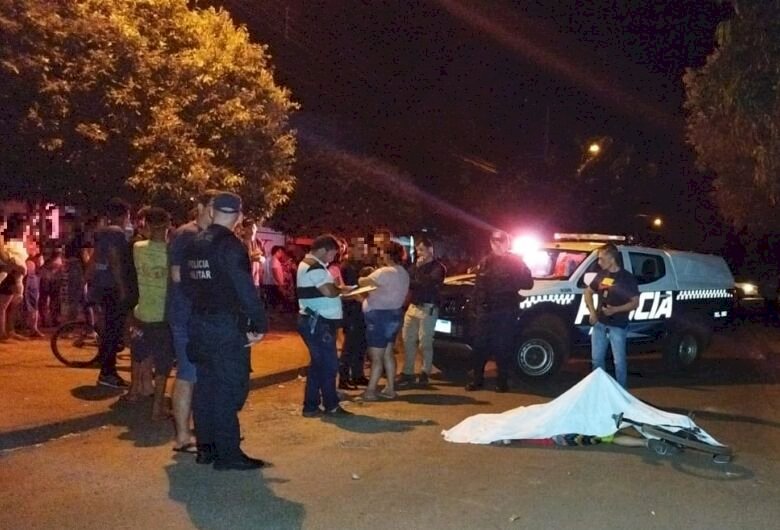 Jovem é assassinado com três tiros na cabeça e um no peito.
