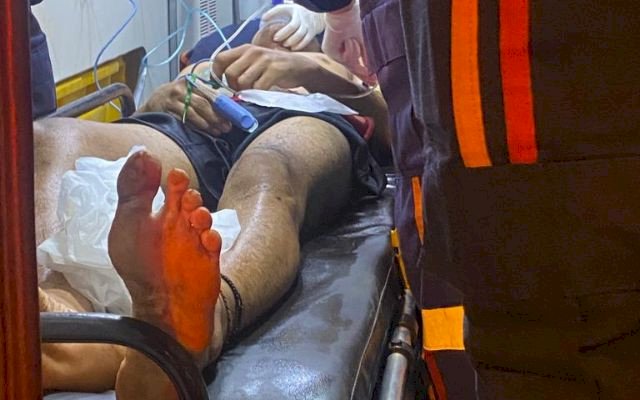 Dupla de moto tenta matar cunhados a tiros em Dourados; um está em estado gravíssimo.