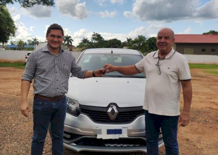 Angélica - Prefeito Edinho Casuci entrega veiculo para Secretaria Municipal de Assistência Social.