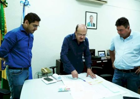 Angélica - Prefeito Edinho Cassuci e Presidente da Câmara Ivo apresentaram o projeto de infraestrutura ao governo do estado.