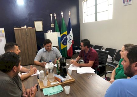 Prefeitura e Associação Comercial assinam termo de cooperação.