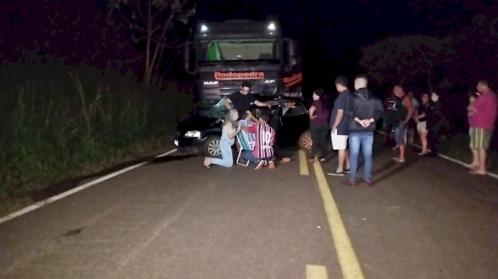 Colisão entre veículos mata adolescente de 17 anos em Dourados.