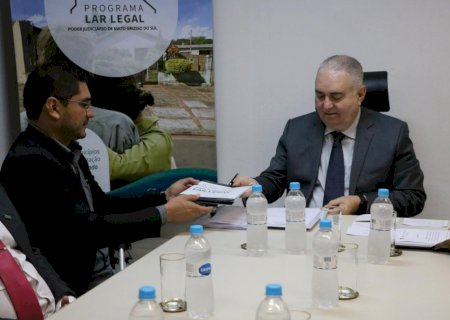 Angélica - Durante visita do presidente do TJMS, município firma parceira para novo prédio do fórum e manutenção da Comarca.
