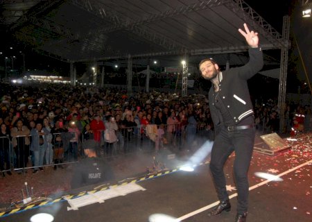 Festa em comemoração aos 47 anos de Angélica, reúne público de 20 mil pessoas em todos os dias de evento.