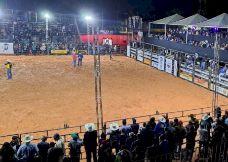 Festa do Peão de Angélica continua nesta sexta-feira com show de Zé Henrique e Gabriel