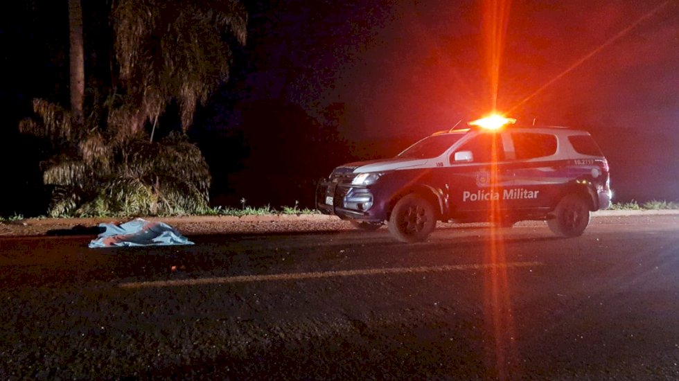 Acidente mata motociclista e deixa motorista de caminhonete gravemente ferido na BR-376, em Fátima do Sul.