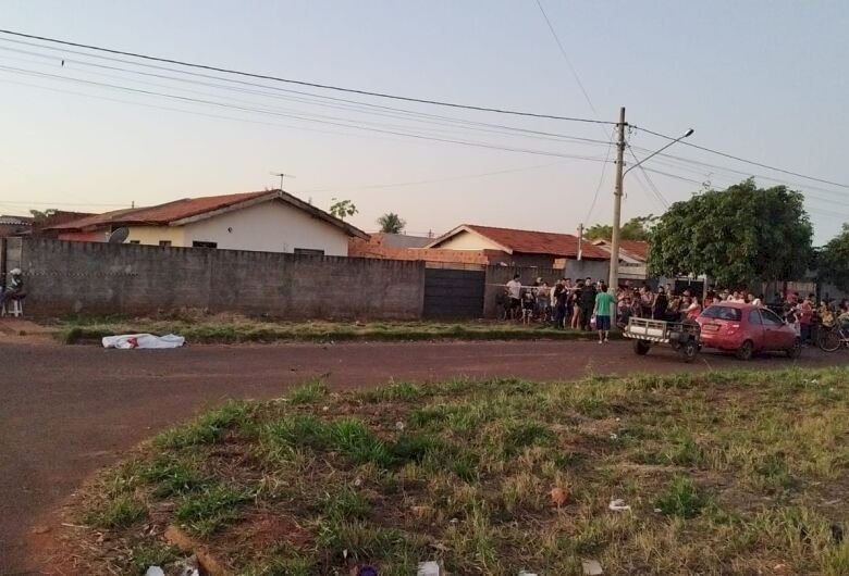 Jovem morre em acidente entre carro e moto.