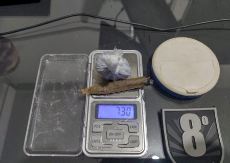 Polícia Militar de Batayporã conduz duas pessoas para a delegacia portando drogas