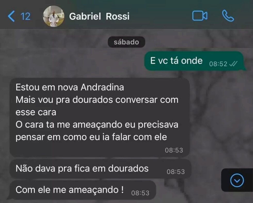 Polícia investiga mensagens enviadas de celular de médico assassinado.