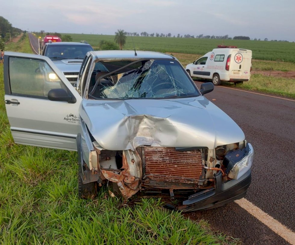Angélica - Acidente entre carro e moto na MS-274 deixa motociclista ferido.