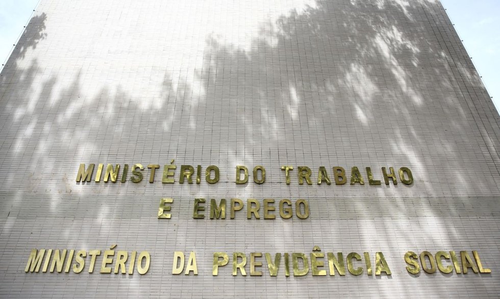 Para reduzir fila, INSS passa a conceder auxílio doença sem perícia.