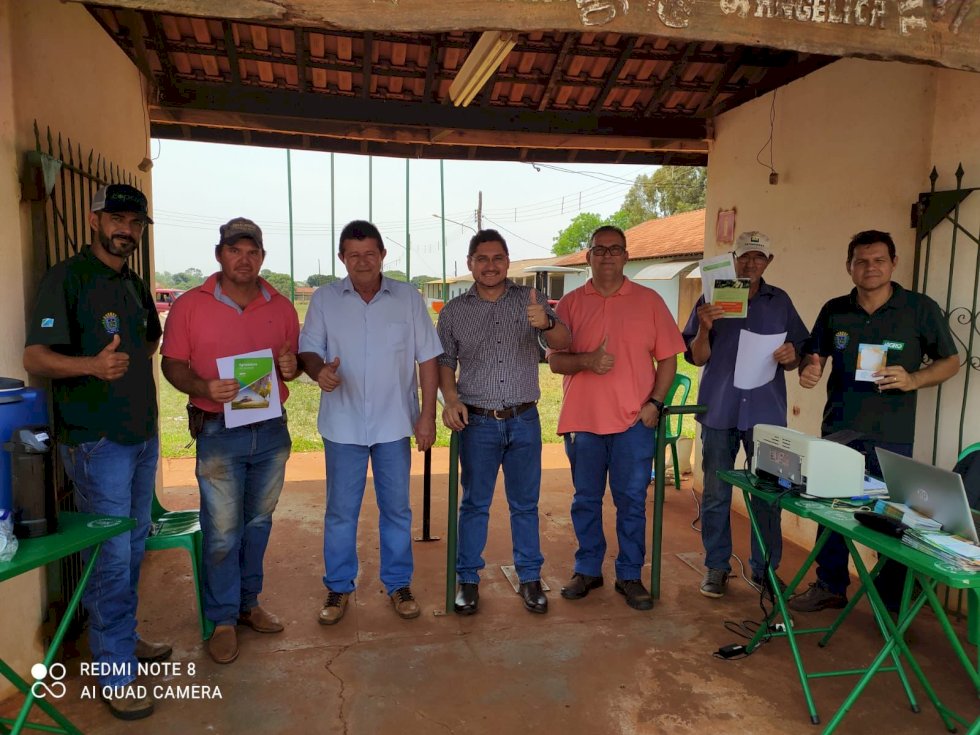 Angélica realiza coleta itinerante de embalagens vazias de agrotóxicos.