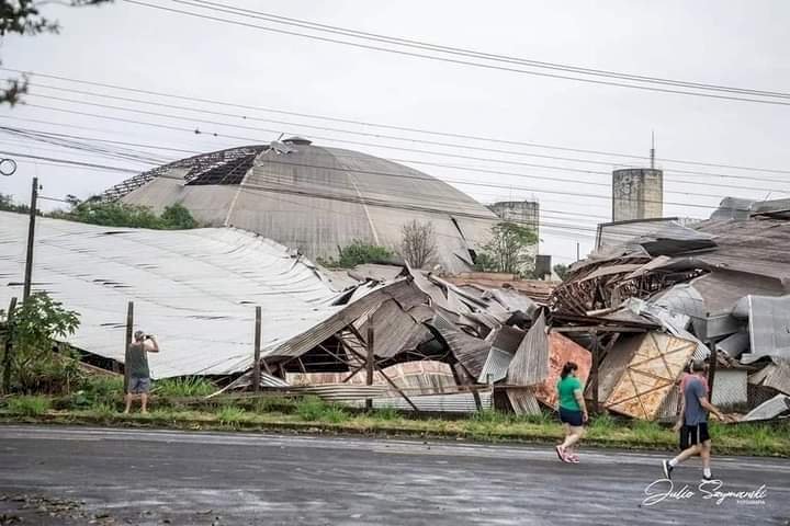 Vendável provoca estrago em cidade do Paraná.