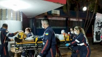 Jovem fica em estado gravíssimo após acidente de moto.