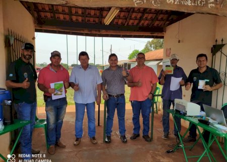 Angélica realiza coleta itinerante de embalagens vazias de agrotóxicos.