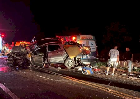 Nova Andradina - Acidente envolvendo veículo com placas de Ivinhema, ambulância e outros dois veículos deixa pelo menos três pessoas feridas.