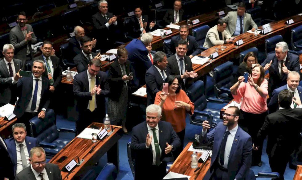 Governo revoga portaria sobre trabalho do comércio nos feriados