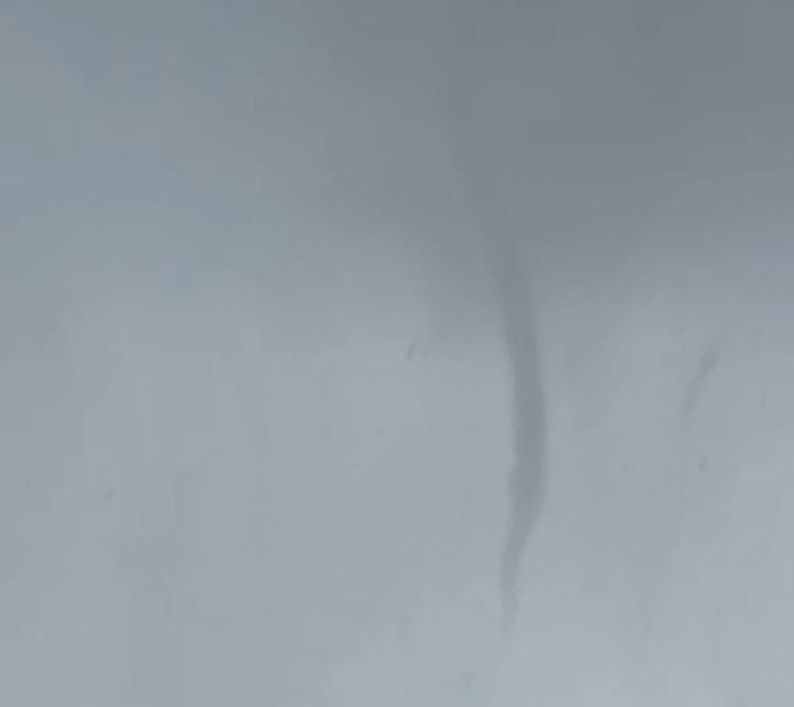 Taquarussu - Tornado atingi a entrada da cidade, destelha barracão e assusta moradores