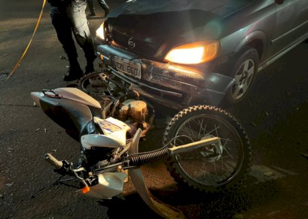 Ivinhema - Acidente entre carro e moto deixa duas vitimas menores com ferimentos graves