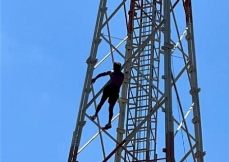 Homem é preso depois de escalar torre de telefonia
