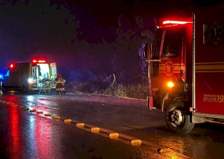 Motorista é arremessado para fora de carro durante capotagem e morre