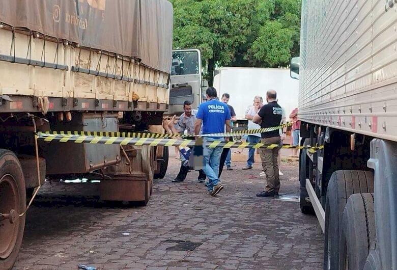 Motorista é encontrado morto em cabine de carreta estacionada no Posto da Base