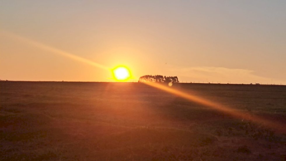 Sol deve predominar em MS nesta segunda, mas previsão não descarta chuvas na porção norte