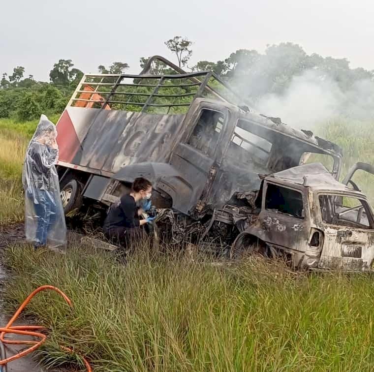 Quatro vítimas morrem carbonizada em acidente na MS -141  próximo a cidade de Naviraí