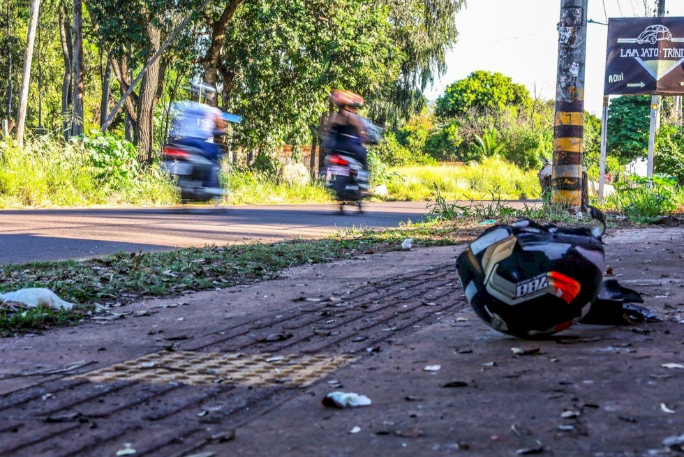 Acidente entre duas motocicletas deixa mulher morta