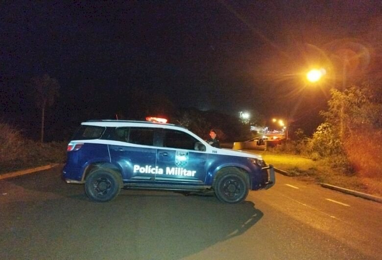 Homem tenta matar esposa com sequelas de AVC, é impedido pelo filho de 15 anos, enfrenta policiais civis, militares e Guarda Municipal e acaba morto