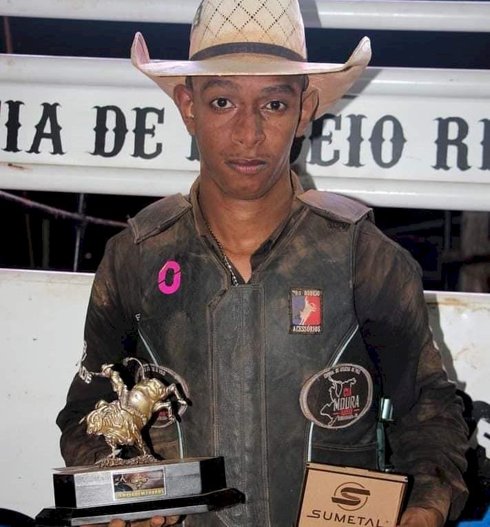 Peão  perde a vida após ser atingido por touro durante montaria em rodeio