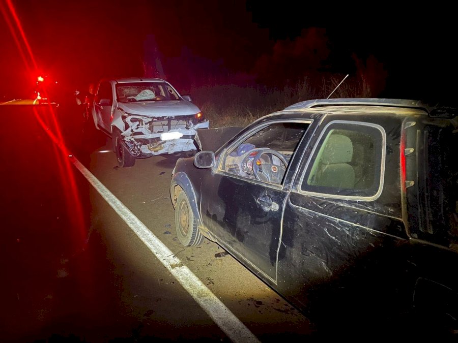 Colisão entre veículos deixa dois homens feridos na BR 060