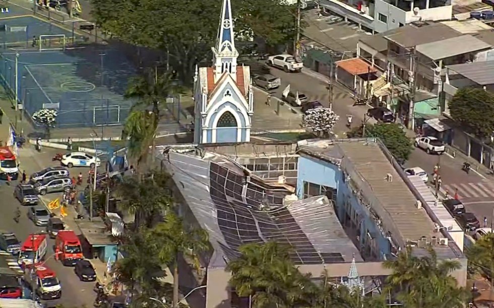 Teto do Santuário do Morro da Conceição desaba durante distribuição de cestas básicas e deixa mortos e feridos