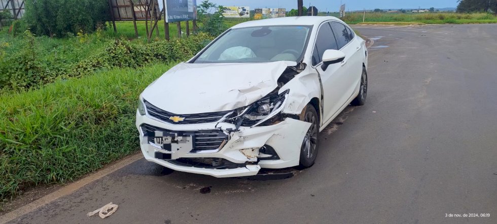 Ivinhema - Acidente na rotatória da BR 376 envolvendo dois veículos