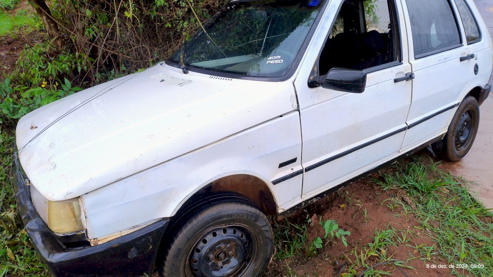 Ivinhema - Motorista abandona veículo após colisão em cerca